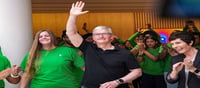 टिम कुक ने दिल्ली में पहला Apple स्टोर खोला
